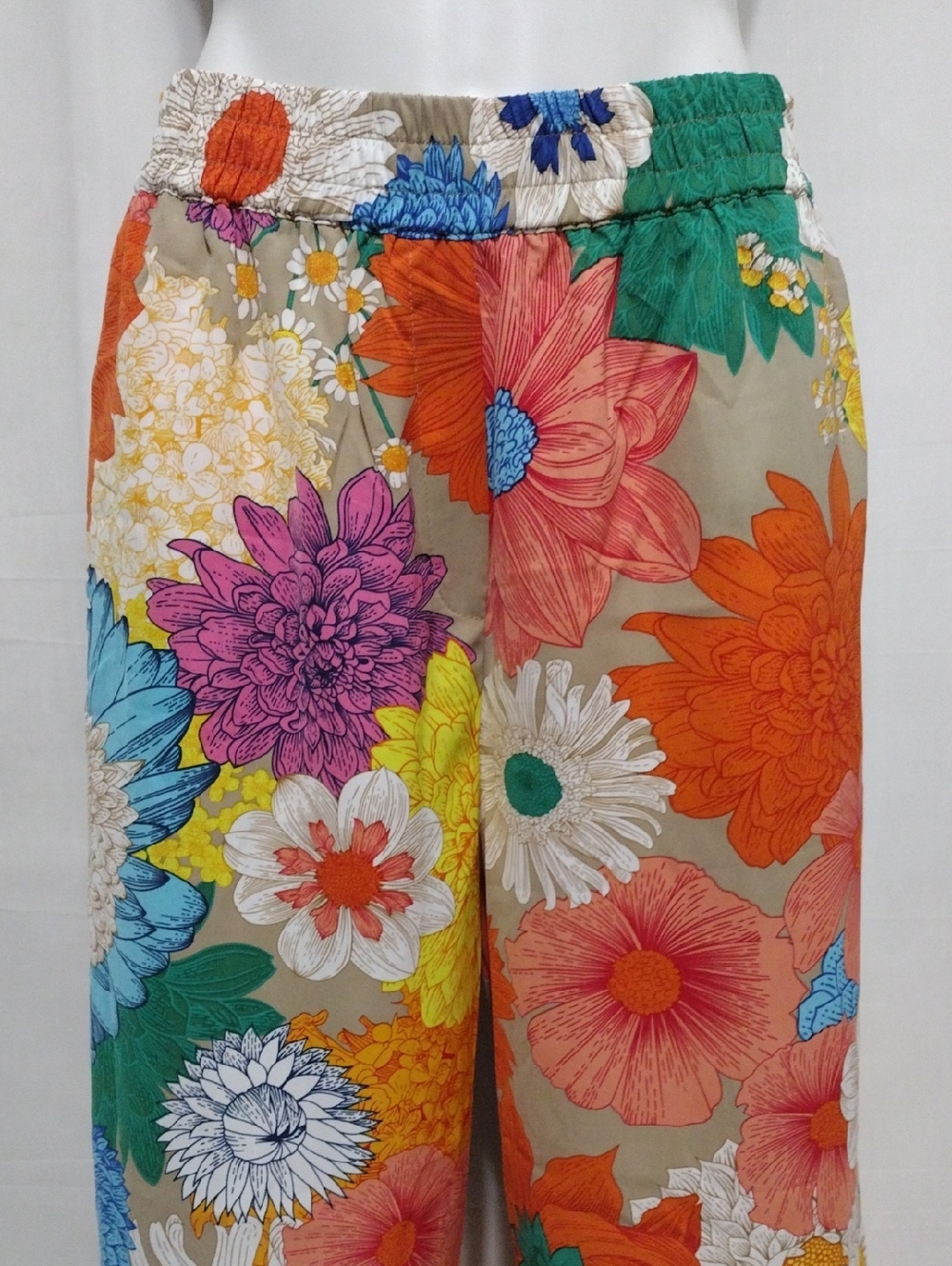 Wide Leg Floral Print Pants in Multicolor - Picture 4 of 15